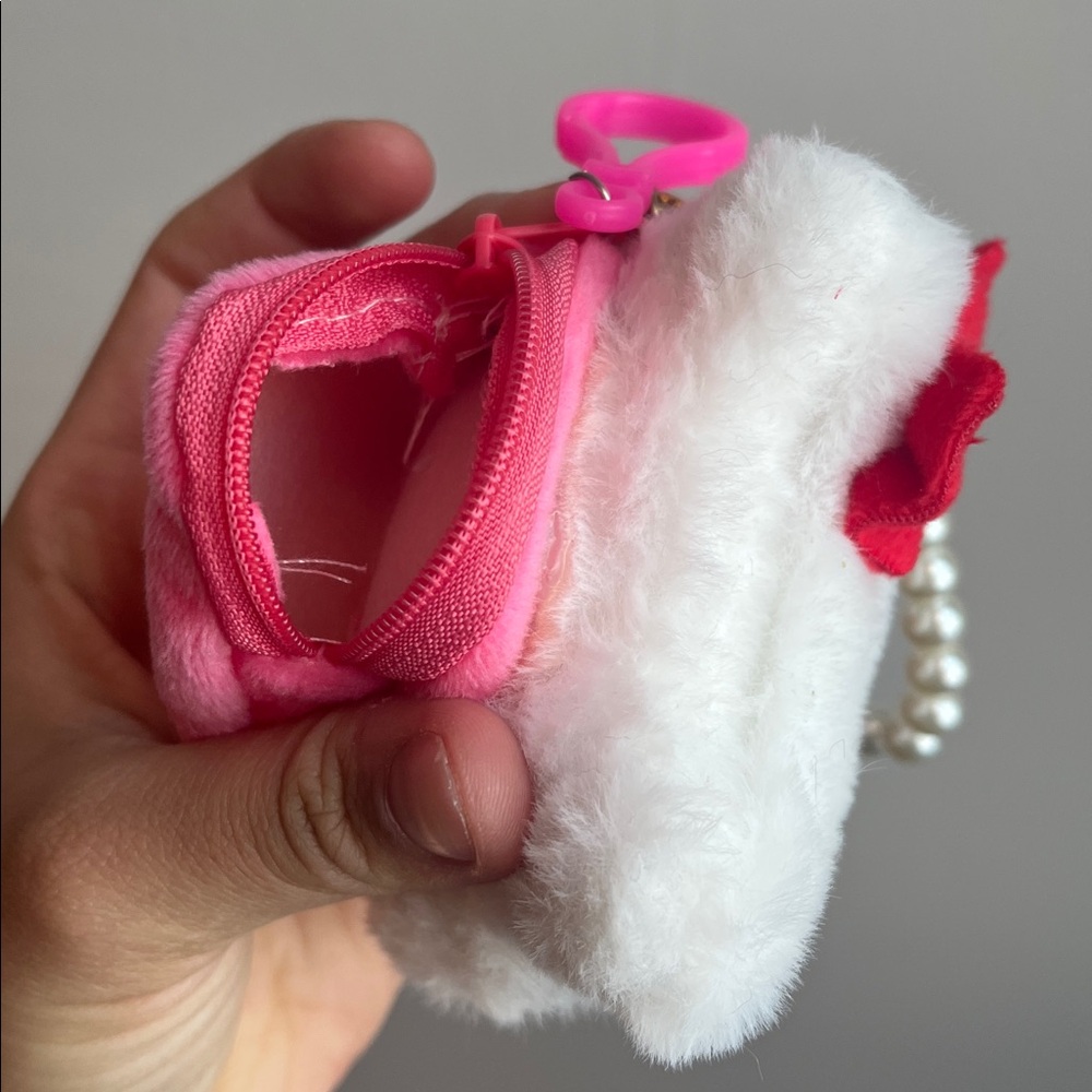 5/$25🎀 Hello Kitty White and Red Plush Coin Purse - Picture 2 of 3